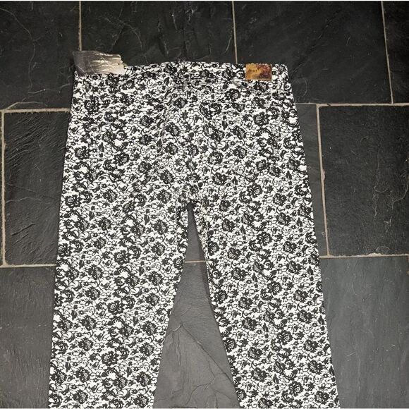 NWT Hart denim with fun black print sz 31 - Picture 4 of 10